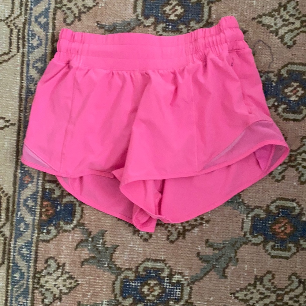 hot pick hotty hot lululemon shorts